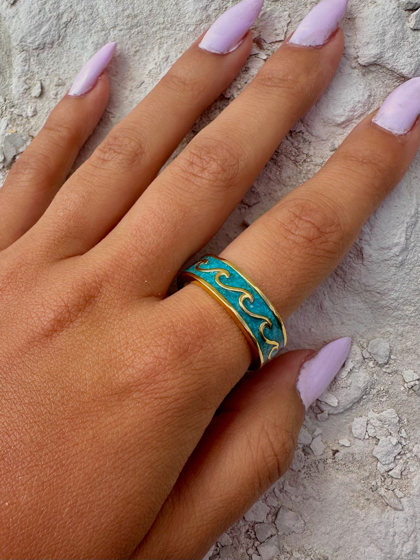 Crushed Stone Wave Ring Gold