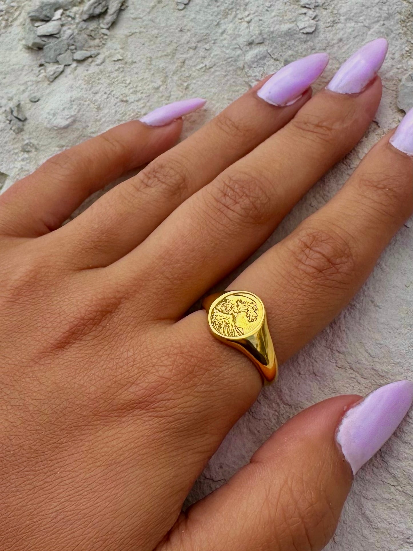 Kanagawa Wave Signet Ring Gold