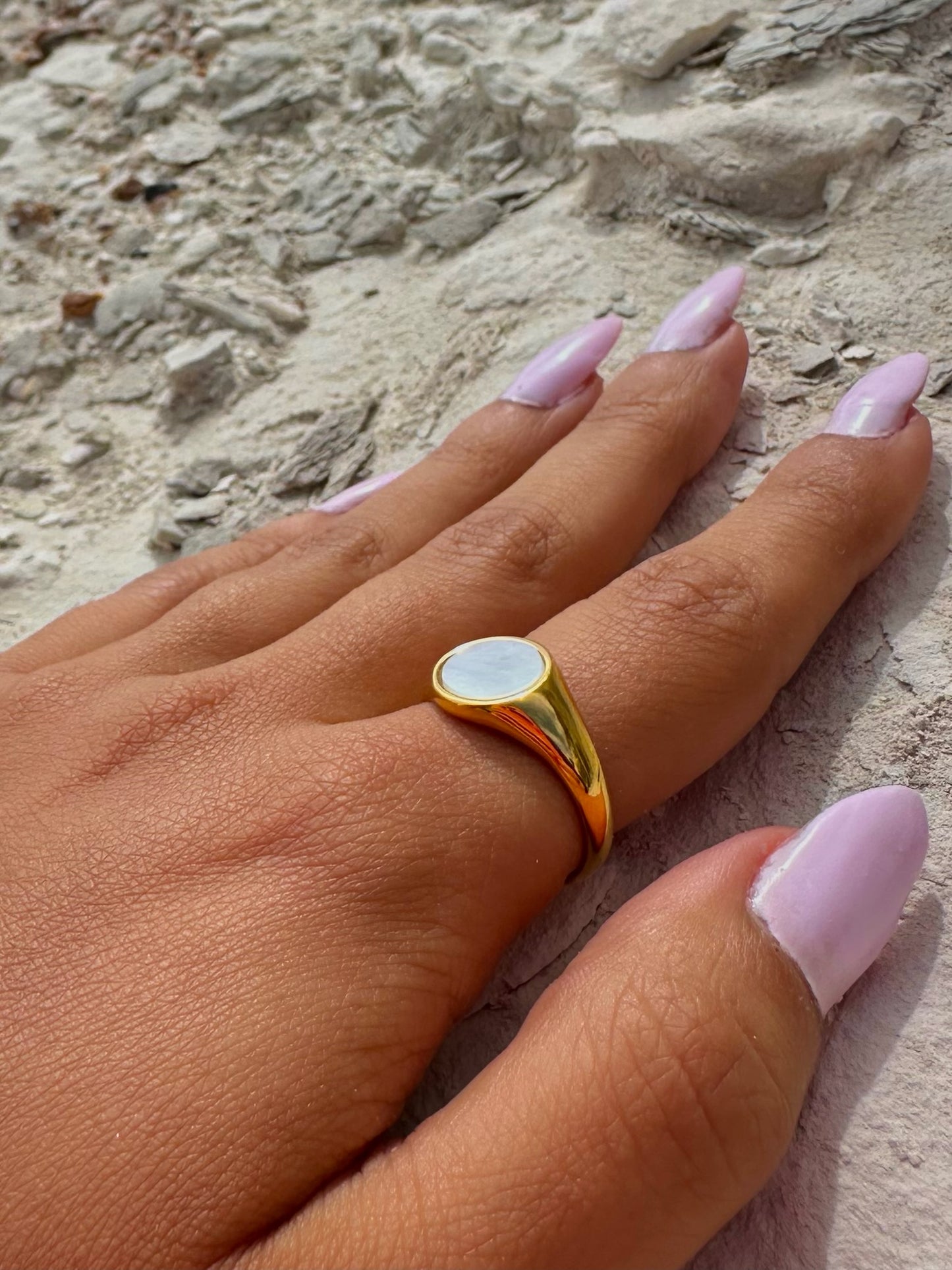 Pearl Shell Stone Ring Gold