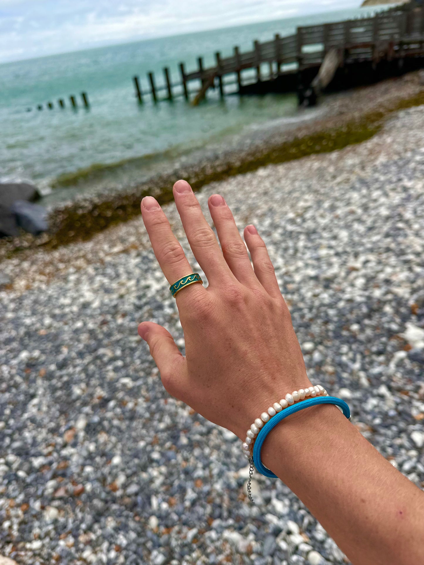 Crushed Stone Wave Ring Gold