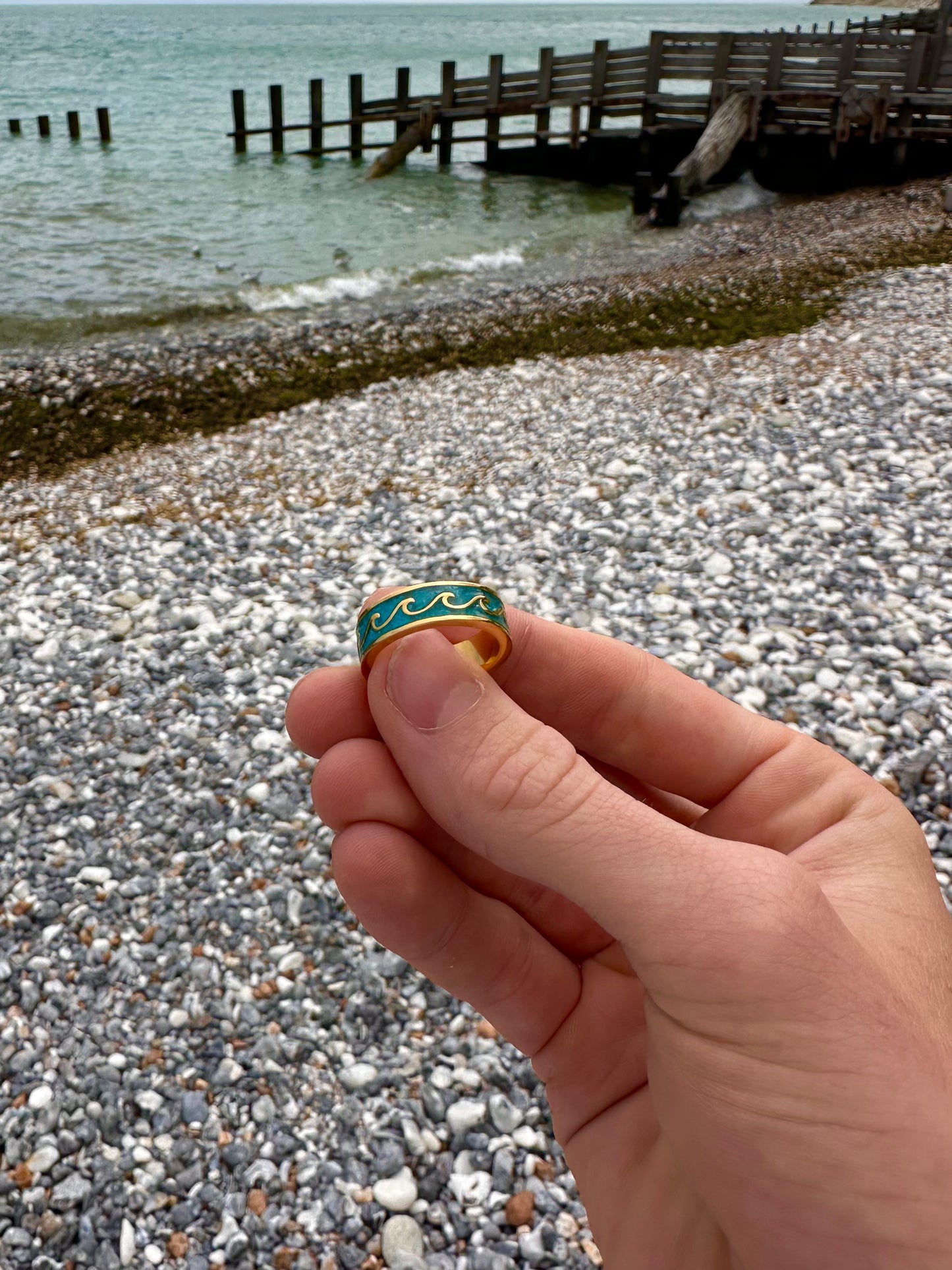 Crushed Stone Wave Ring Gold
