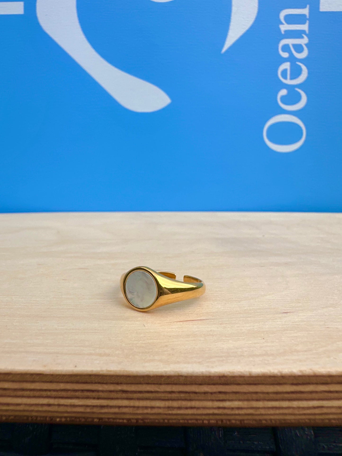 Pearl Shell Stone Ring Gold