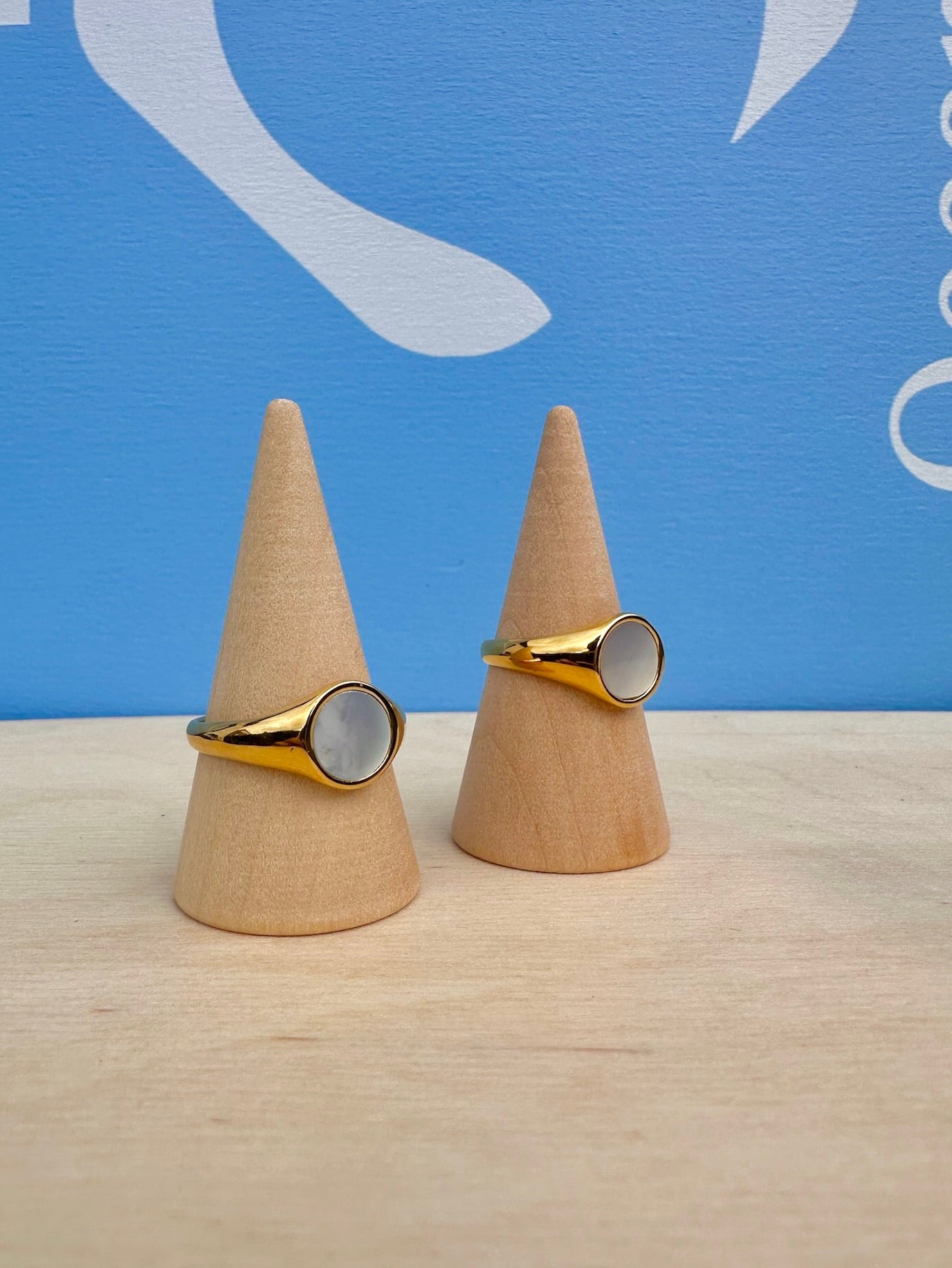 Pearl Shell Stone Ring Gold