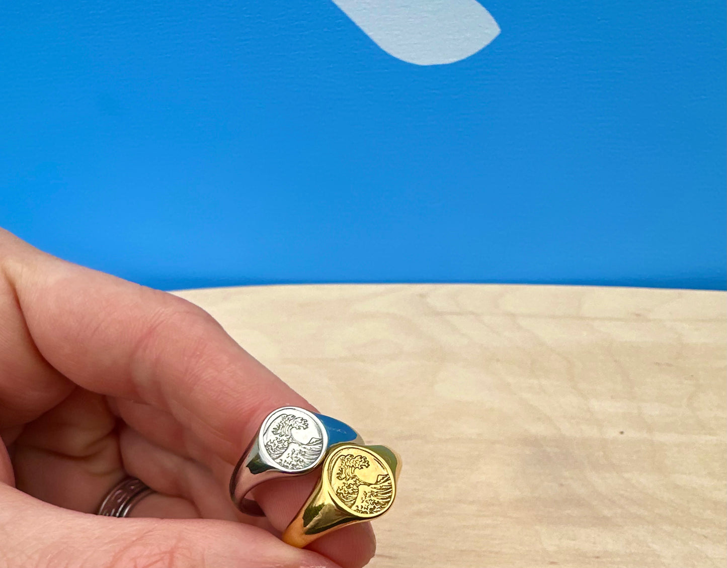 Kanagawa Wave Signet Ring Gold