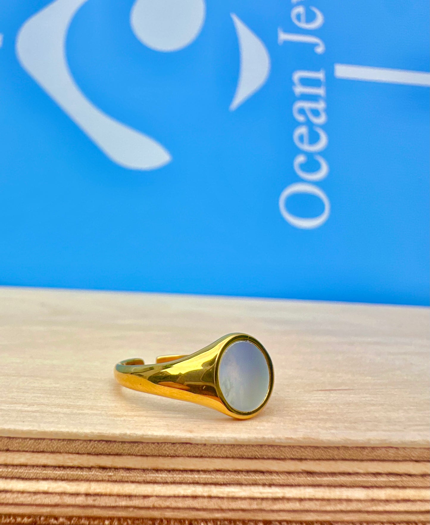 Pearl Shell Stone Ring Gold