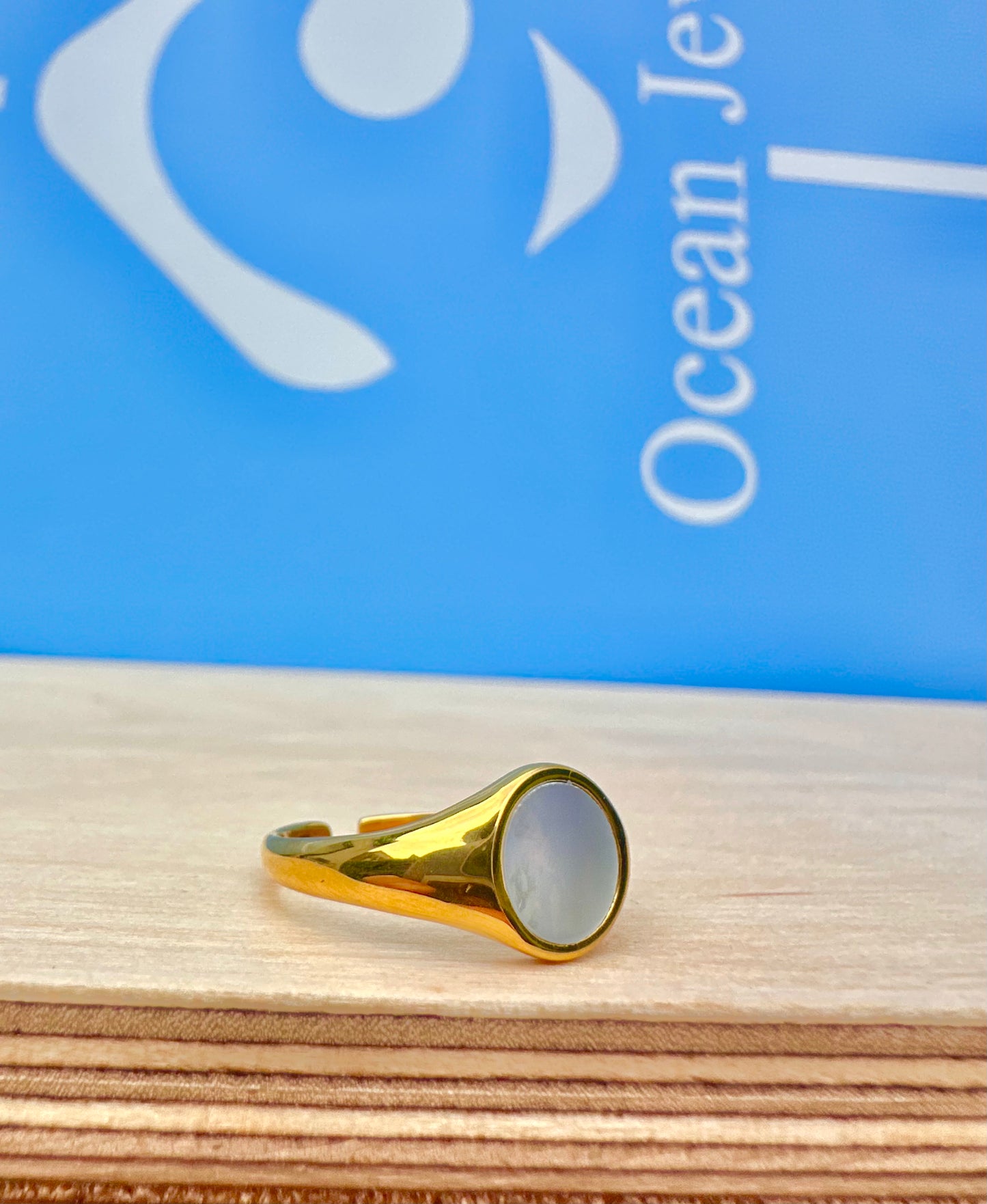 Pearl Shell Stone Ring Gold