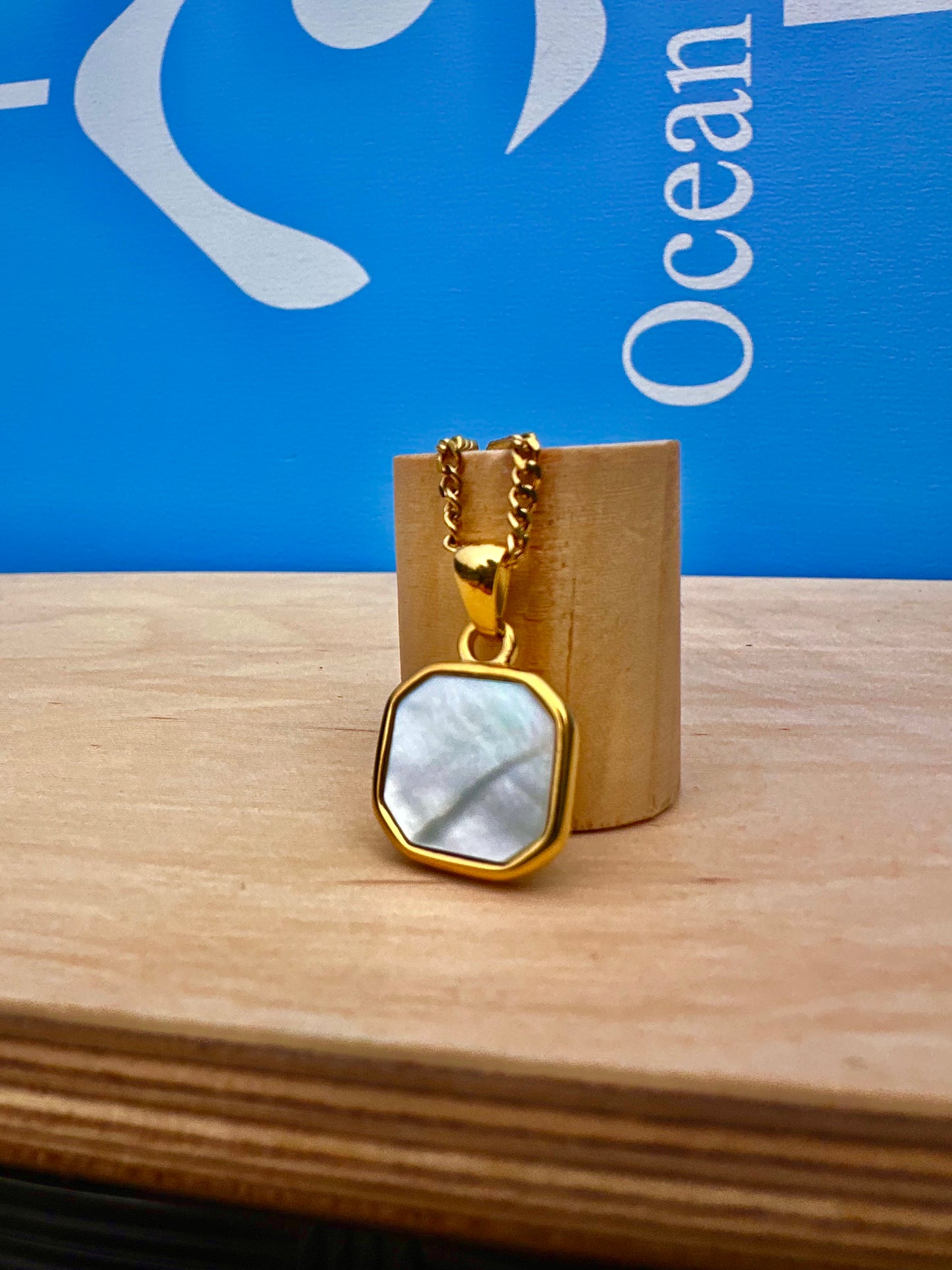Pearl Shell Stone Necklace Gold
