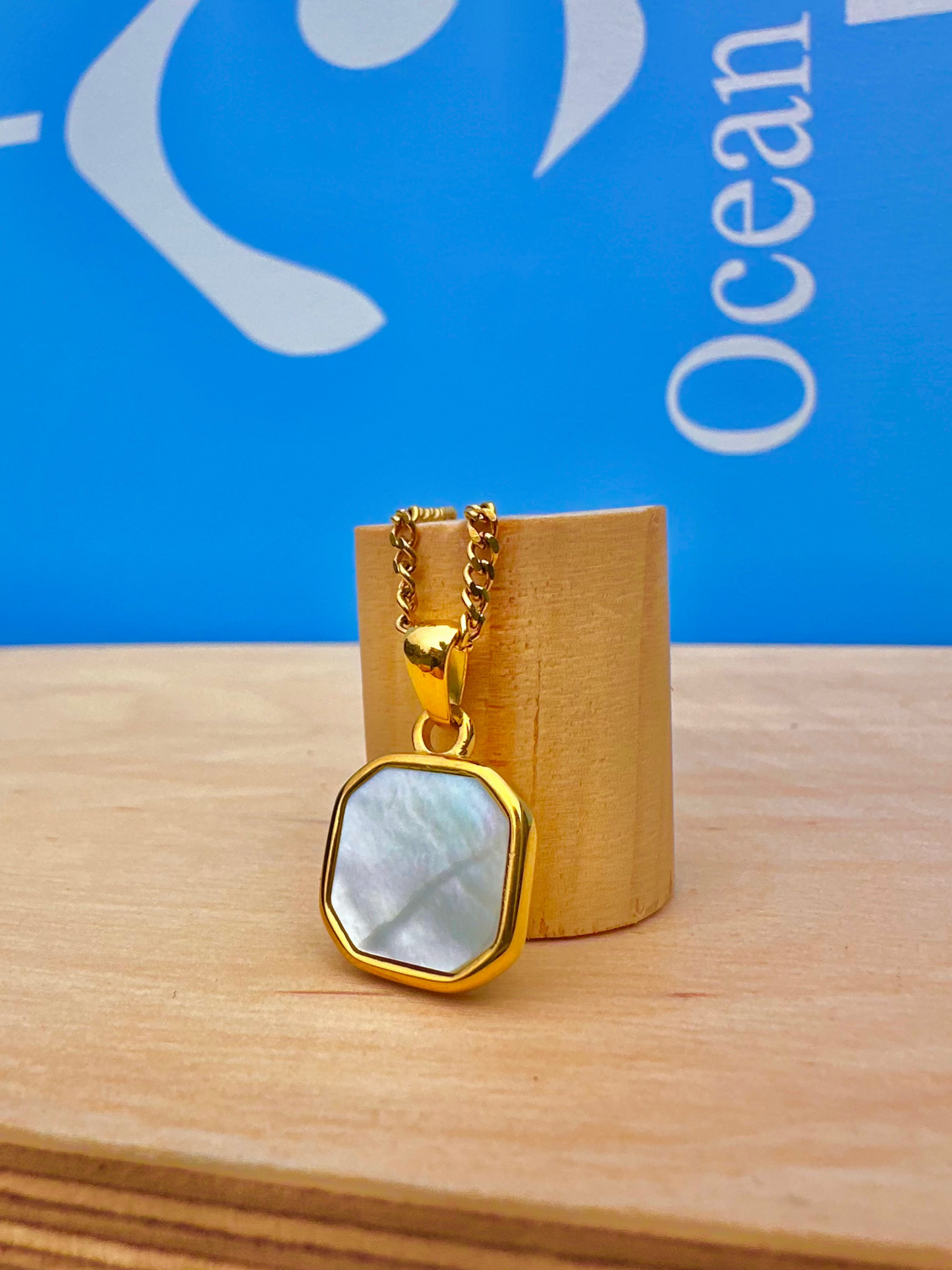 Pearl Shell Stone Necklace Gold