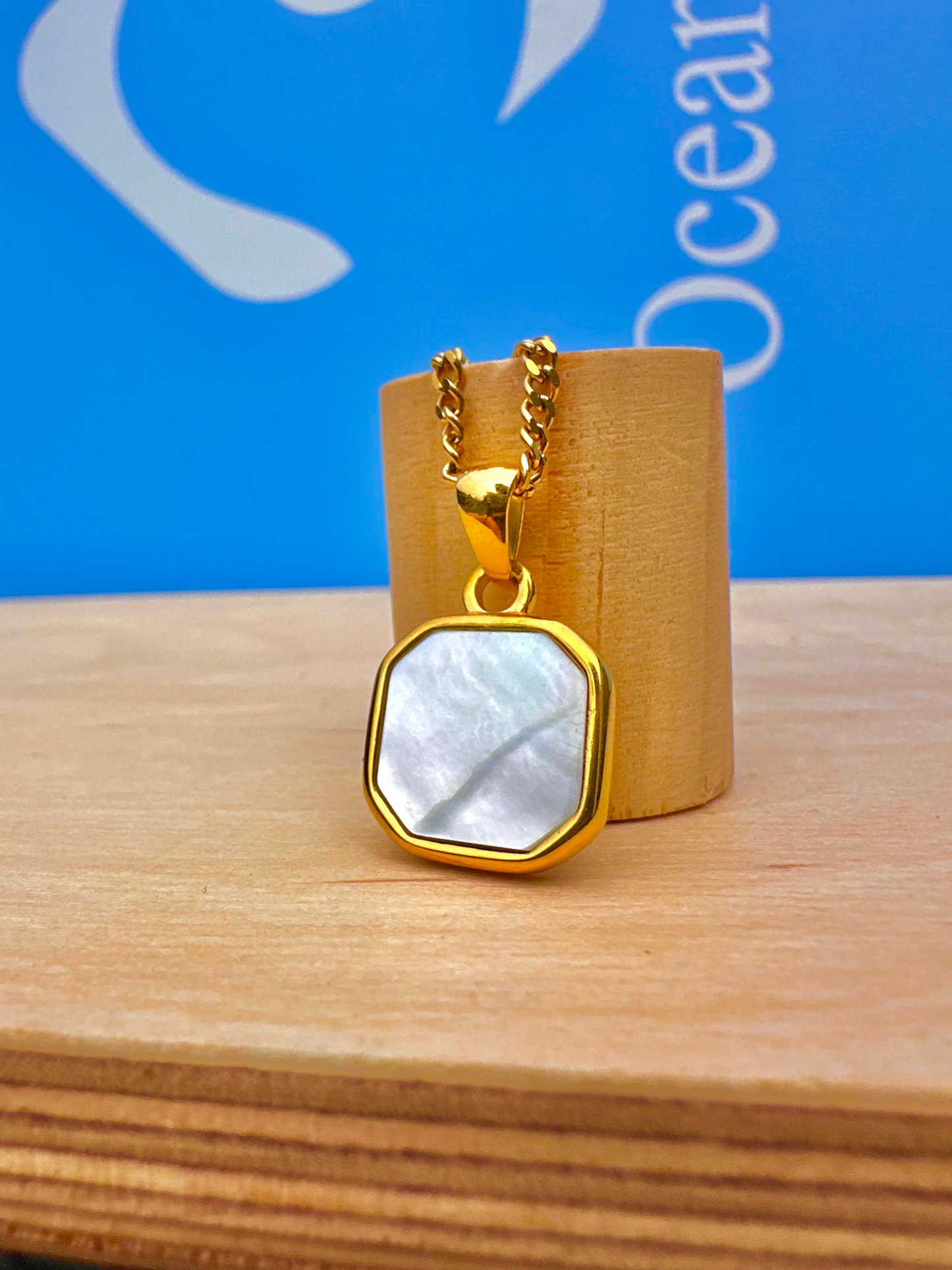 Pearl Shell Stone Necklace Gold