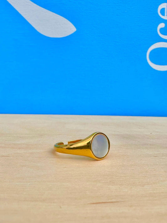 Pearl Shell Stone Ring Gold