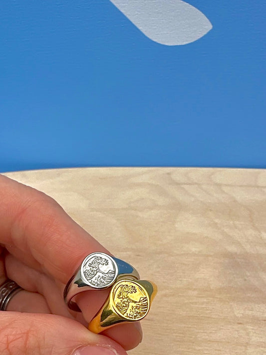Kanagawa Wave Signet Ring Gold