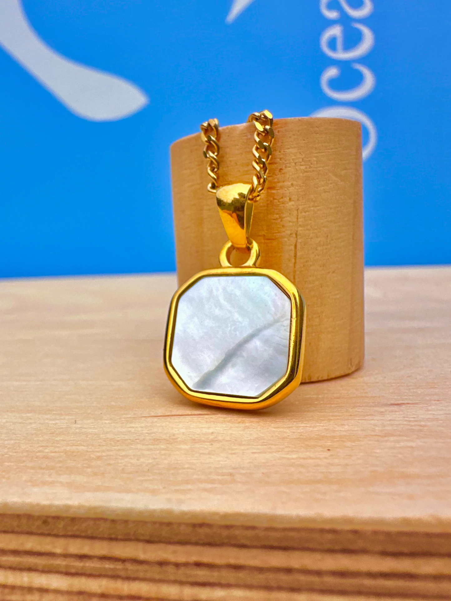 Pearl Shell Stone Necklace Gold